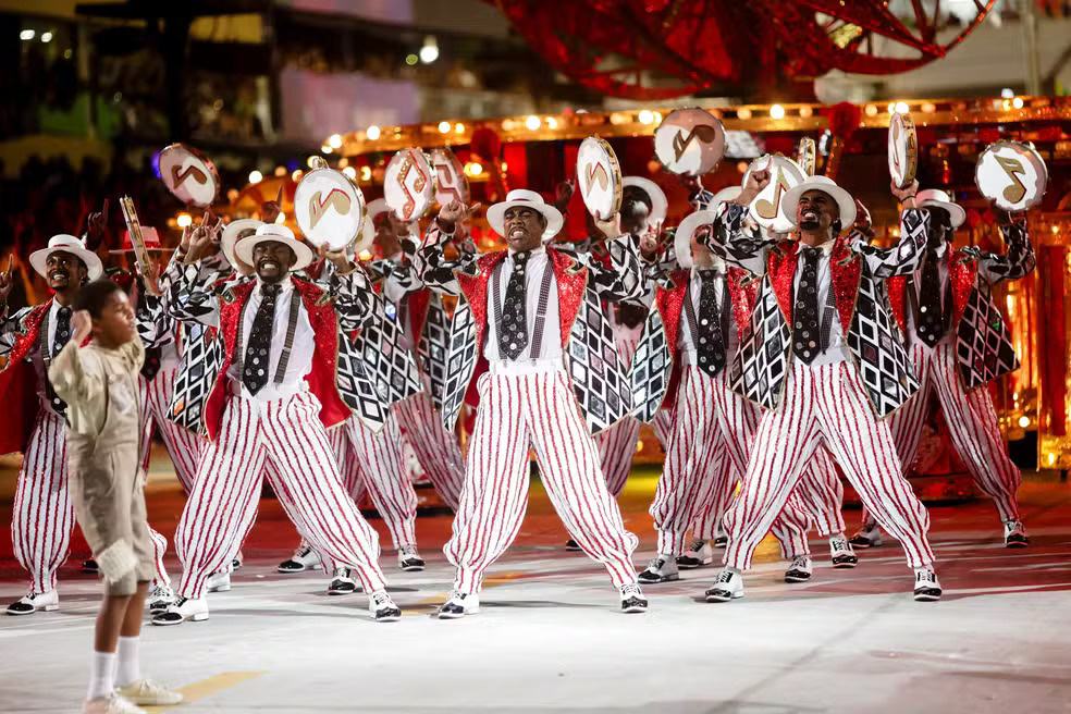 Beija-Flor e Viradouro são destaques no 2º dia do Grupo Especial do carnaval do Rio